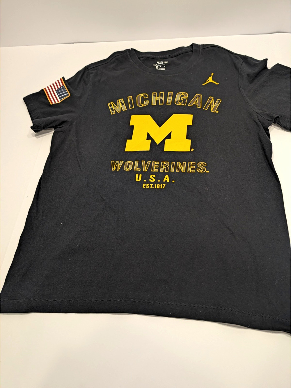 Nike Michigan Wolverines Black Tee Shirt L Logo USA Flag Sleeve Camo Letter